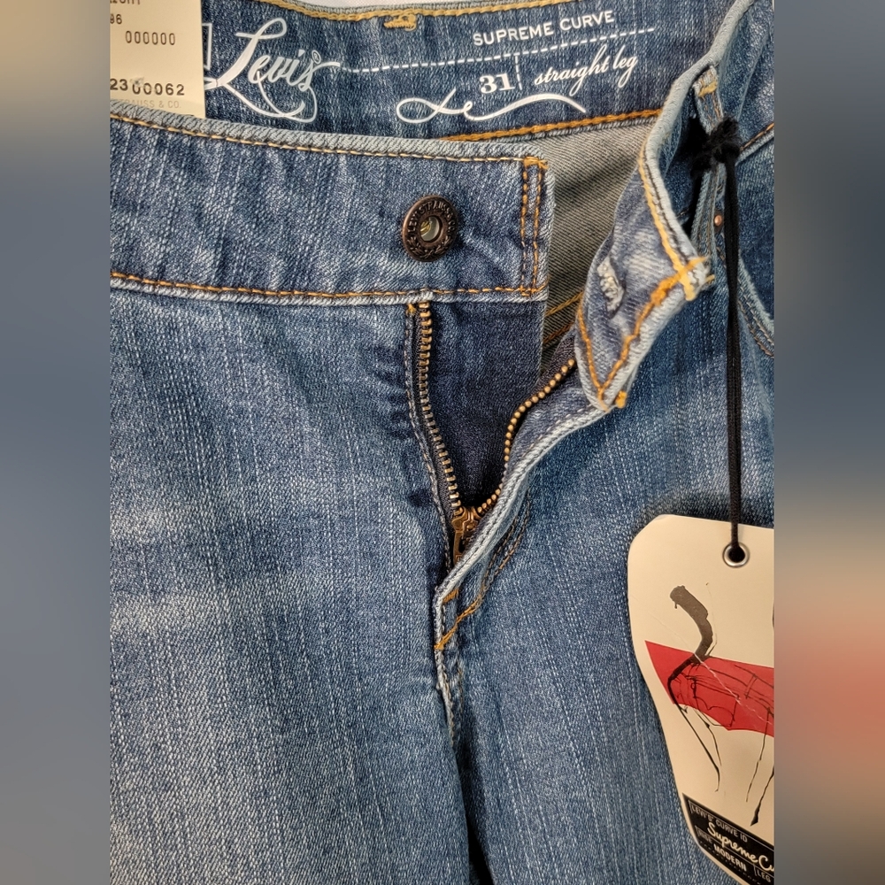 NWT Levi's Classic Straight Leg Jeans Size 31x32 - Picture 6 of 14